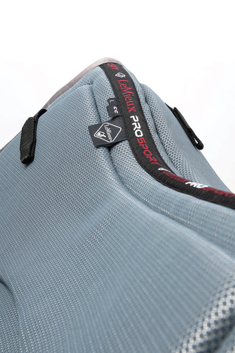 LeMieux® Ultra Mesh Close Contact Square Pad
